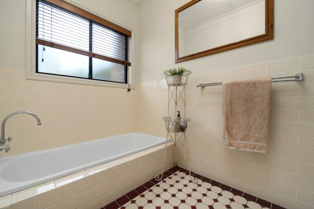 24 Redgum Avenue, Orange NSW 2800 - photo 13