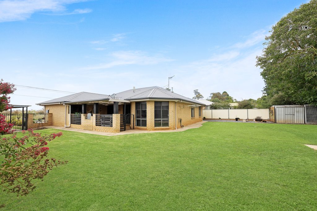 5 Fleet Street, Millthorpe NSW 2798 - photo 9