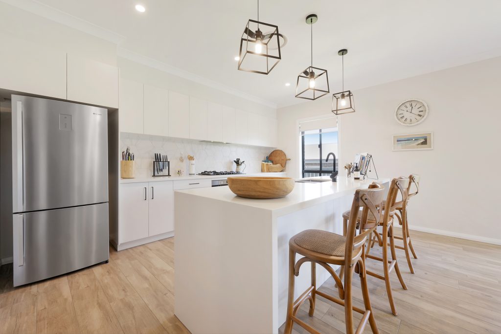 8 Hutchinson Close, Orange NSW 2800 - photo 2