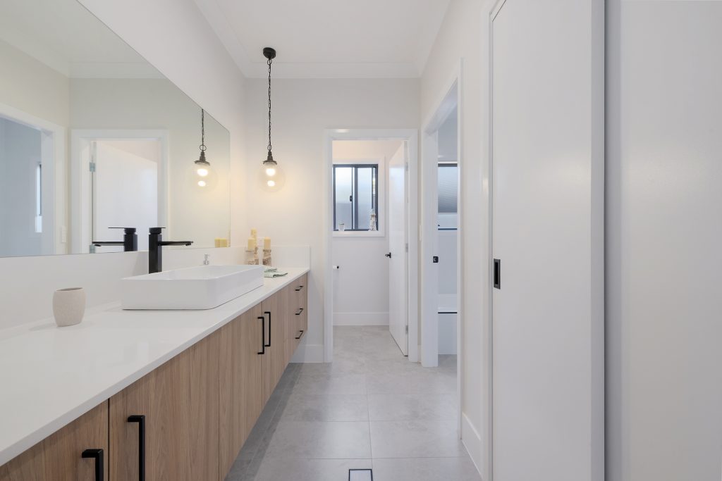 8 Hutchinson Close, Orange NSW 2800 - photo 11