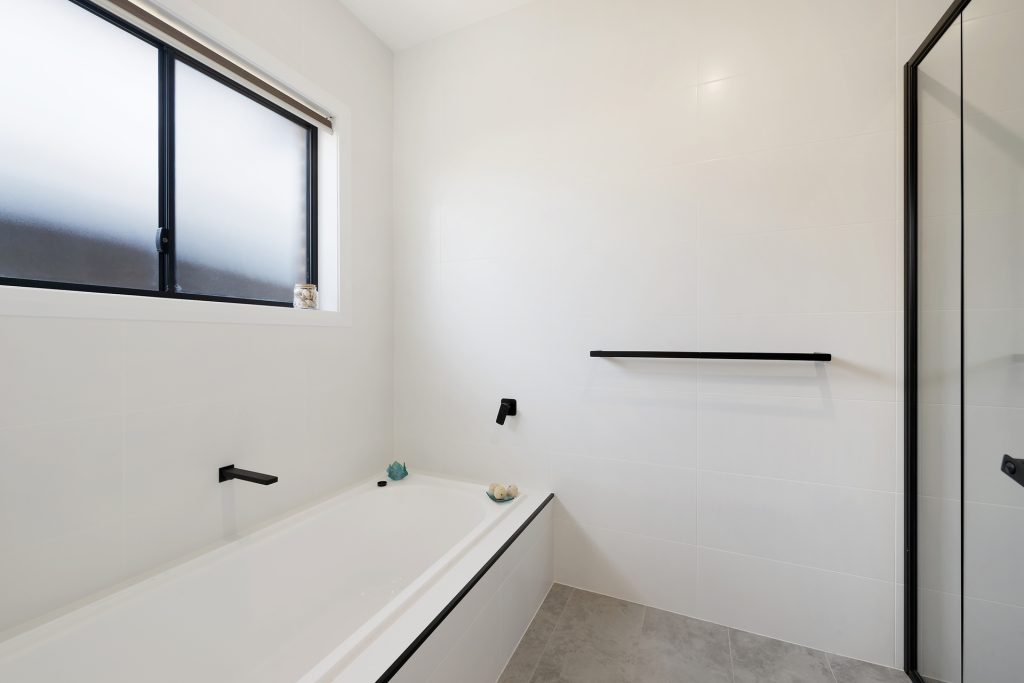 8 Hutchinson Close, Orange NSW 2800 - photo 12