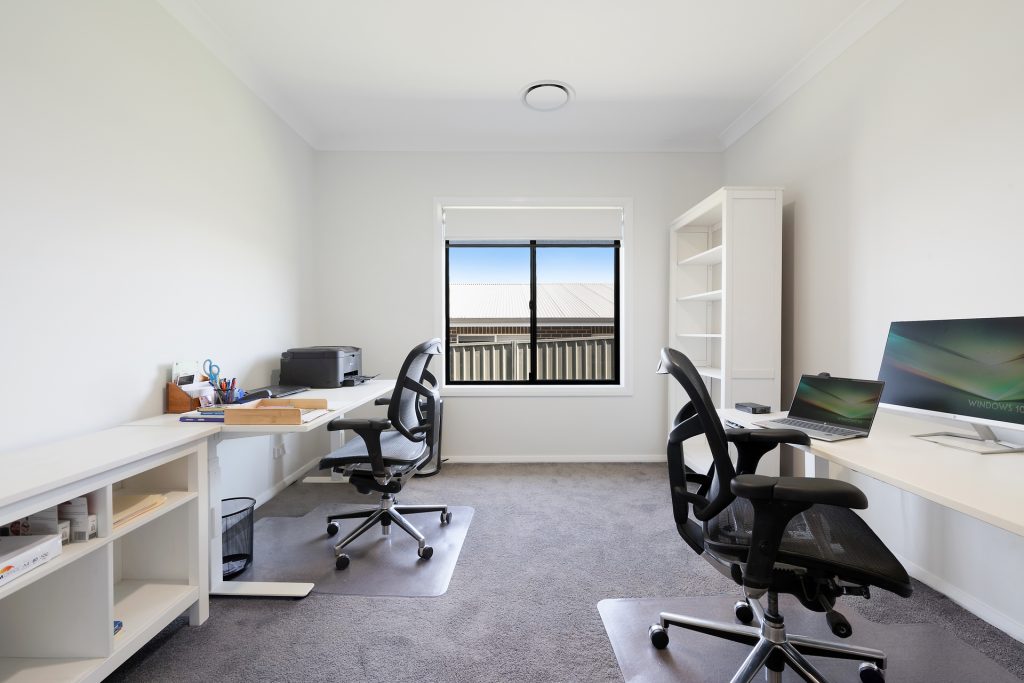 8 Hutchinson Close, Orange NSW 2800 - photo 15