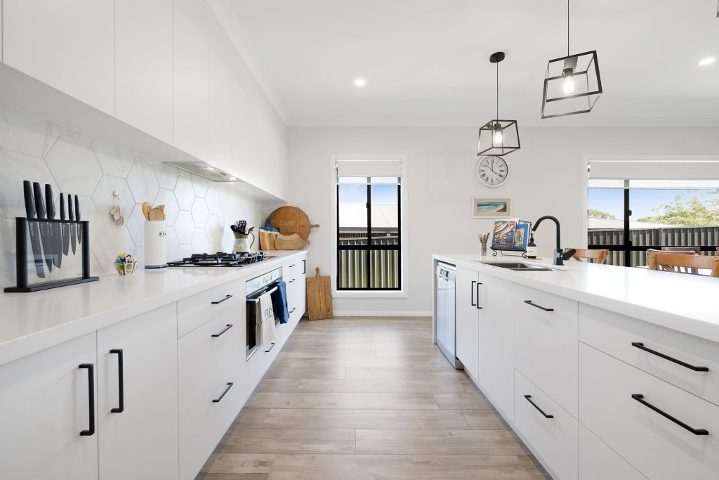 8 Hutchinson Close, Orange NSW 2800 - photo 3