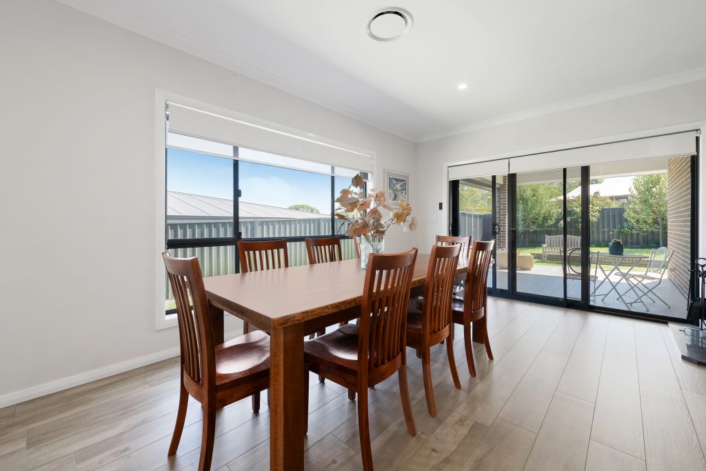 8 Hutchinson Close, Orange NSW 2800 - photo 5