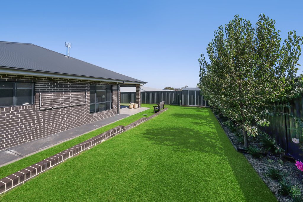 8 Hutchinson Close, Orange NSW 2800 - photo 8