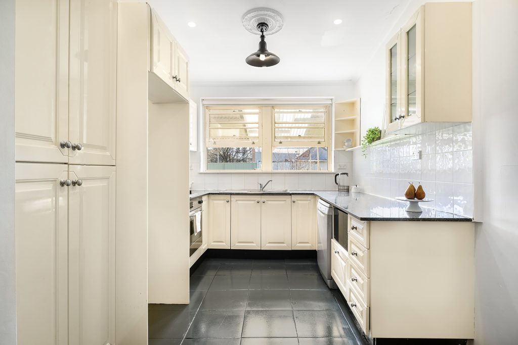 45 Ogilvy Street, Blayney NSW 2799 - photo 2