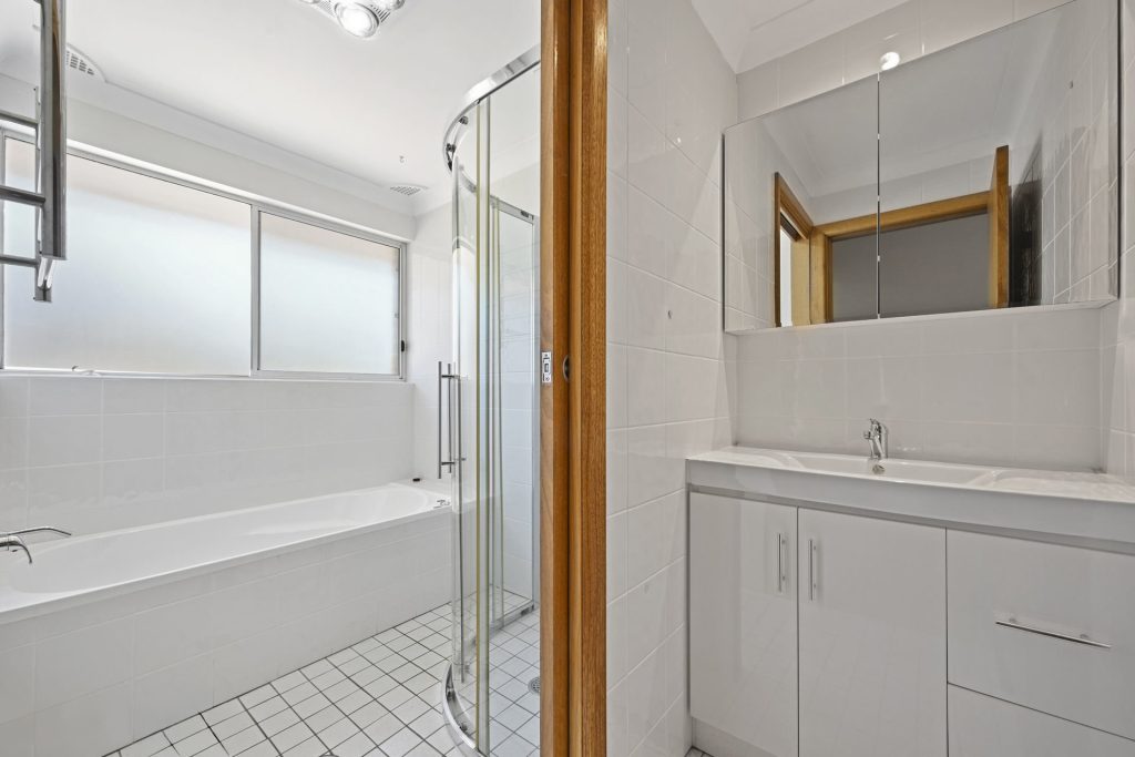 5 Campdale Place, Orange NSW 2800 - photo 10