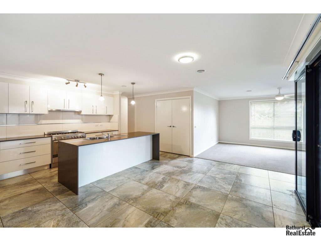 9 Jade Close, Kelso NSW 2795 - photo 2