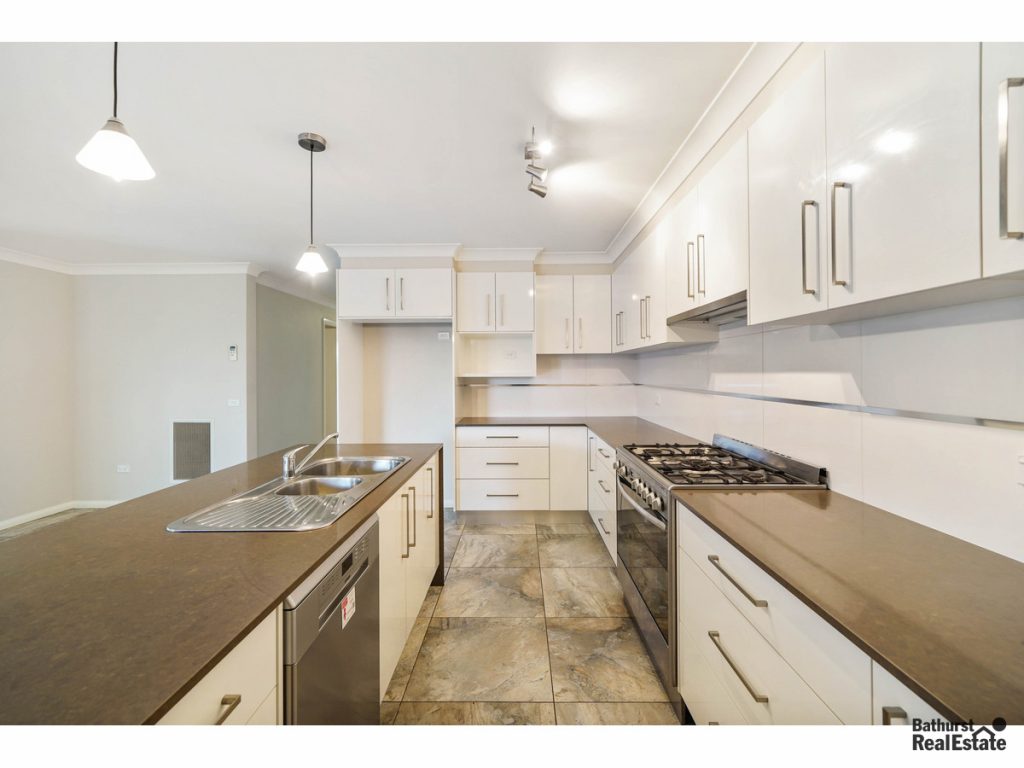 9 Jade Close, Kelso NSW 2795 - photo 3