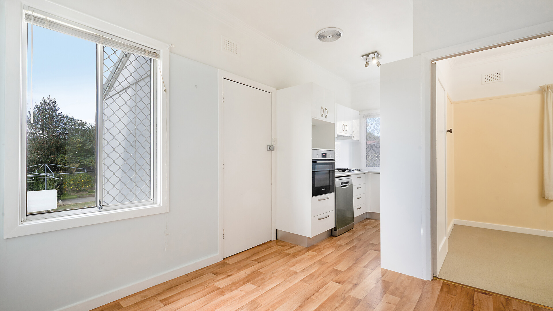 26 Tobruk Crescent, Orange NSW 2800 - photo 8