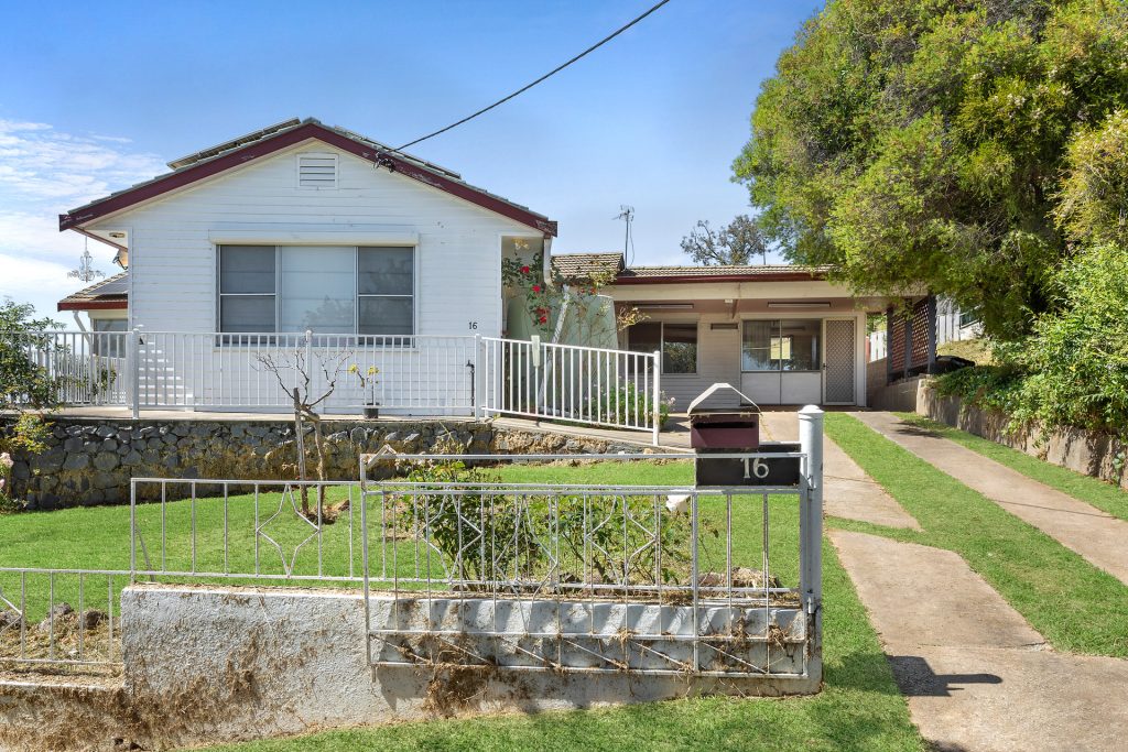 16 Lee Street, Molong NSW 2866 - McGrath Central West