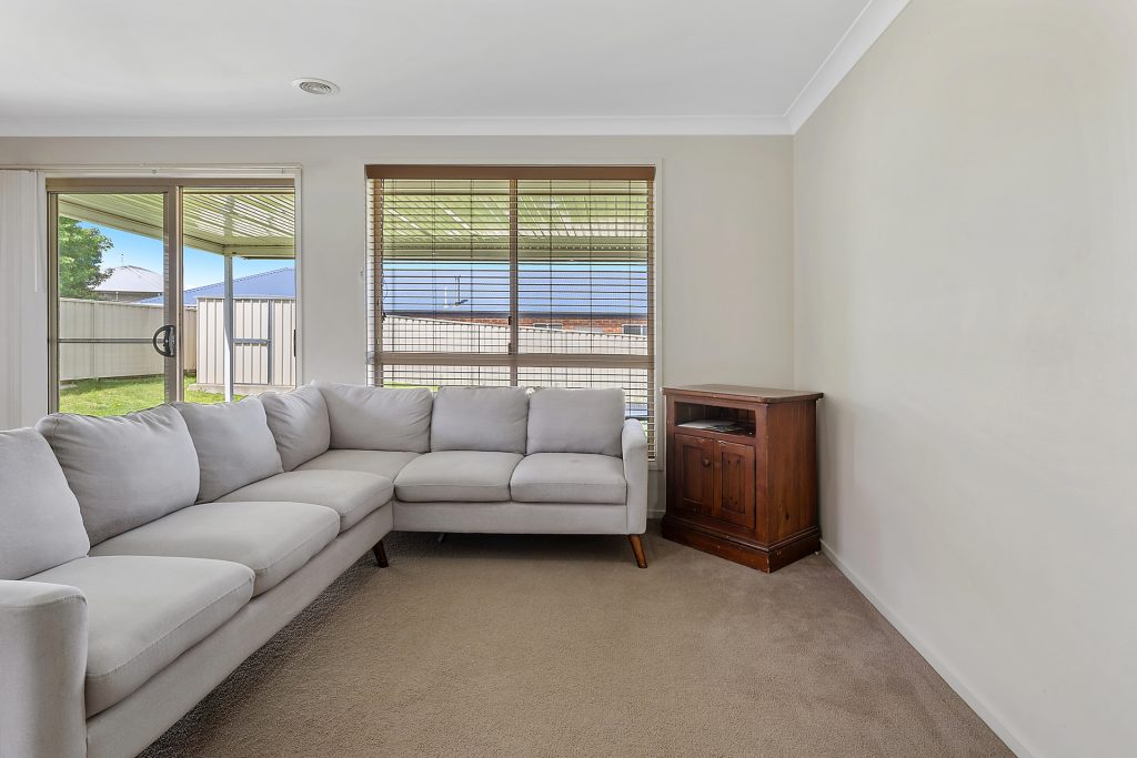 29 Molloy Drive, Orange NSW 2800 - photo 4
