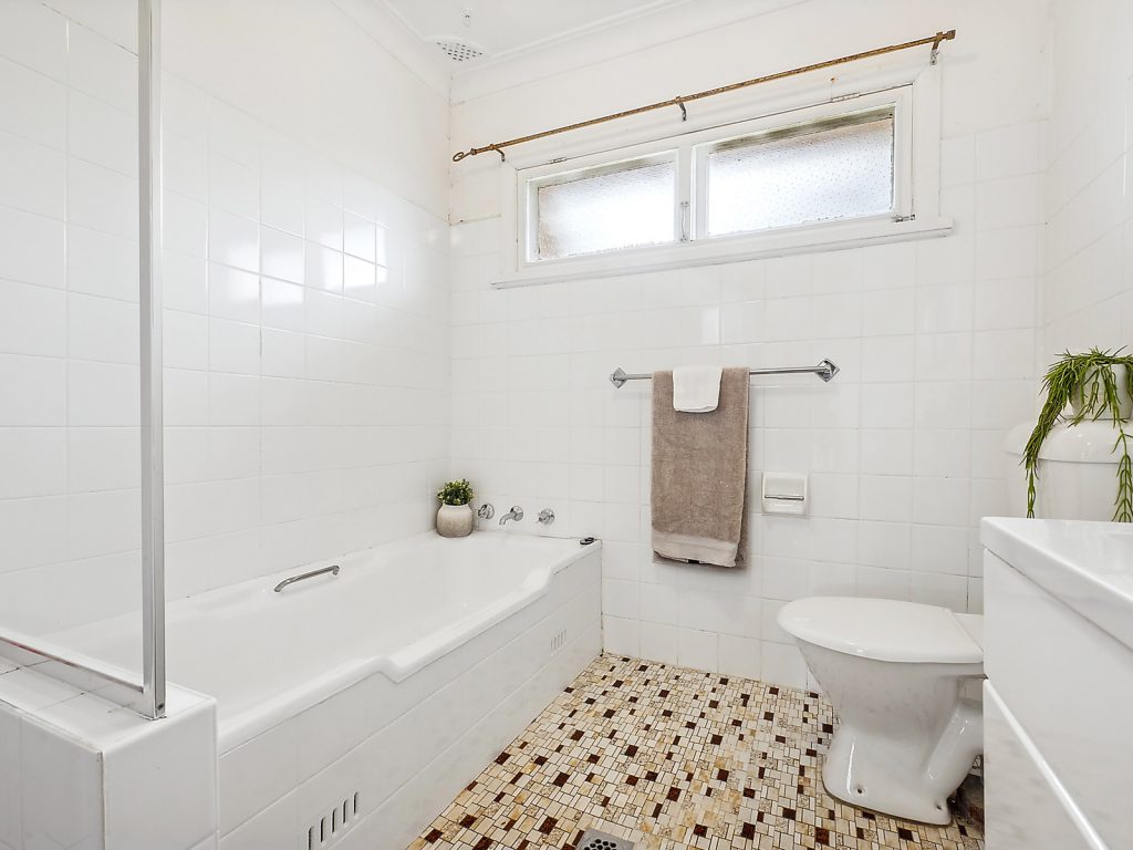 11 Osborne Avenue, West Bathurst NSW 2795 - photo 10