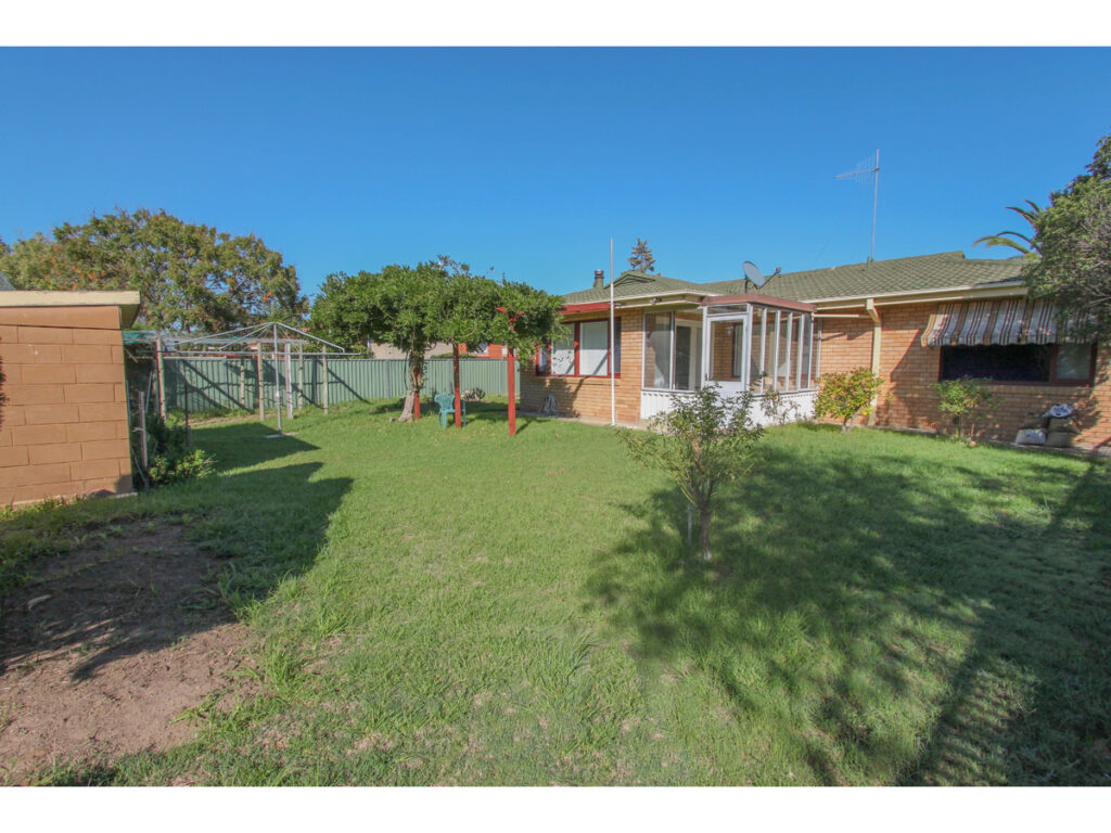 11 Osborne Avenue, Bathurst NSW 2795 - photo 9