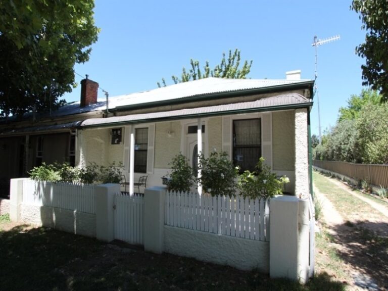 32 Seymour Street, Bathurst