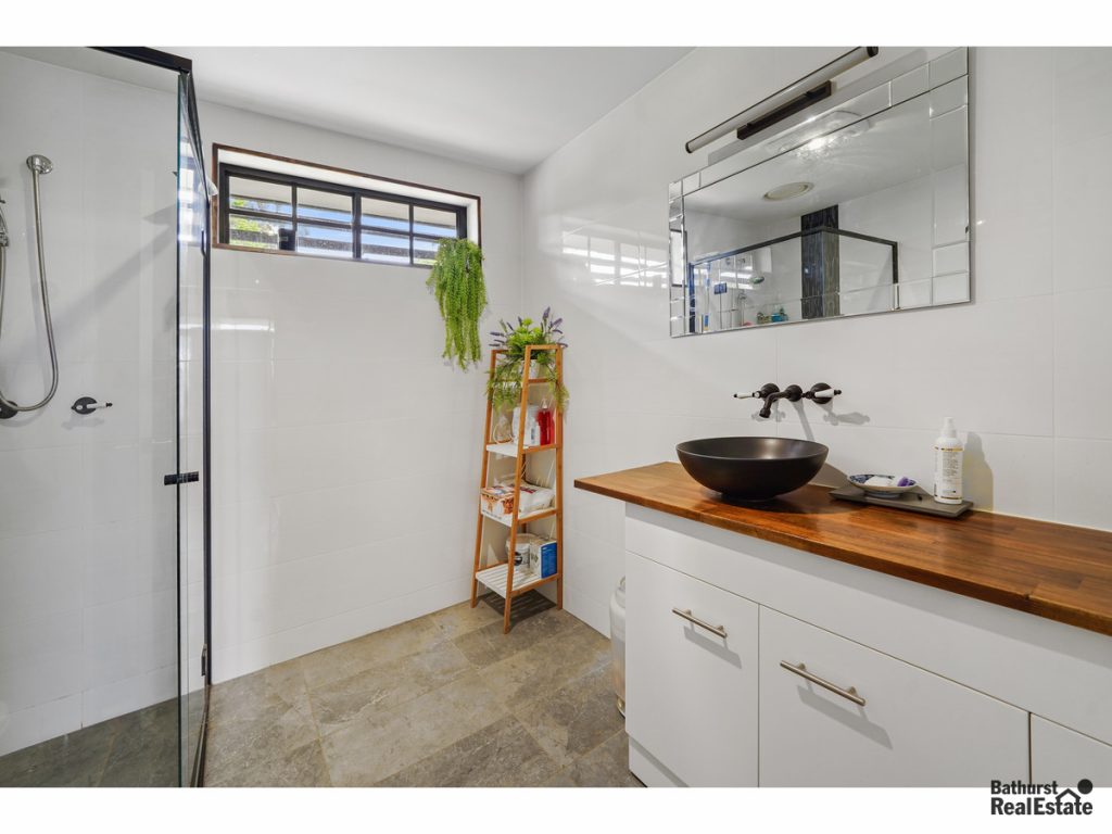 Sold - 8 Kabbera Boulevard - New Property in Kelso - Real Estate by 