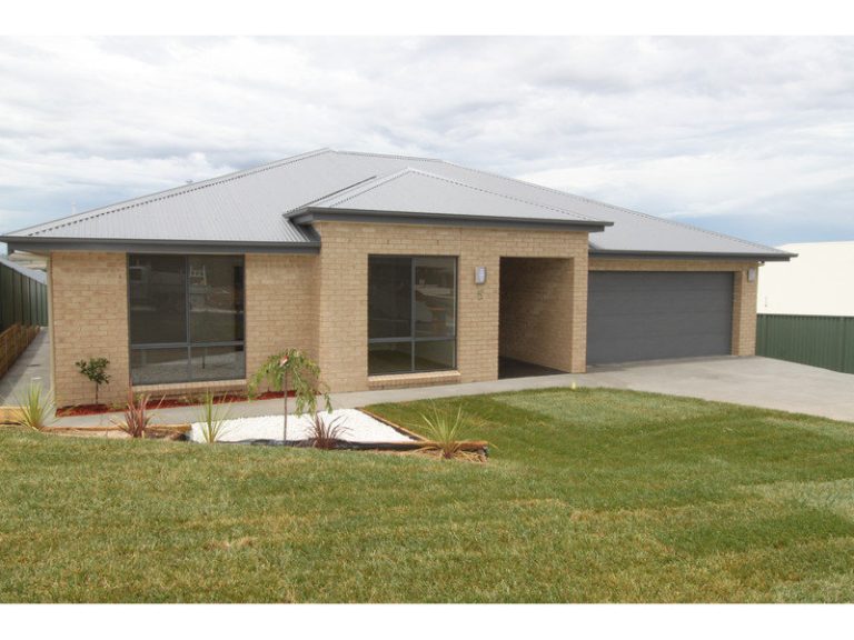 Sold - 5 Morgan Place - New Property in Llanarth - Real Estate by 