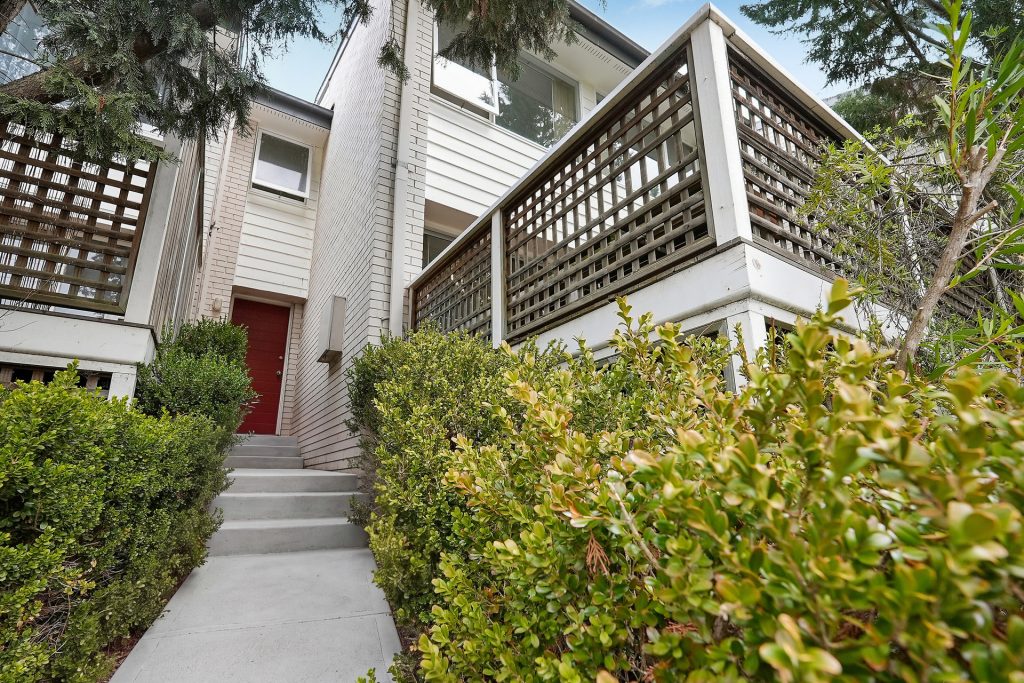 22 Ribbon Gum Place