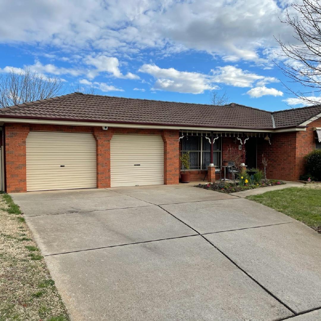 9 Elliot Close