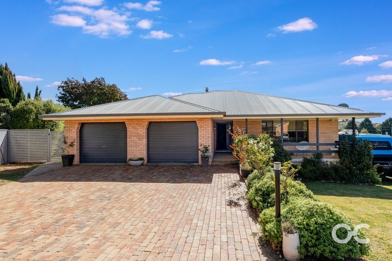 26 Maple Crescent