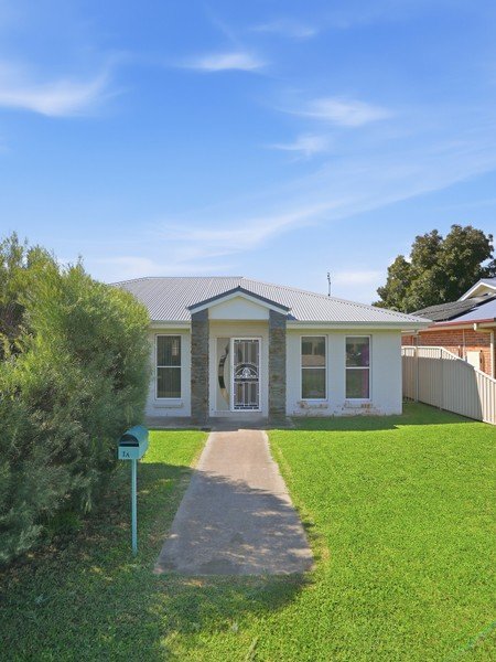 1a Piggott Place